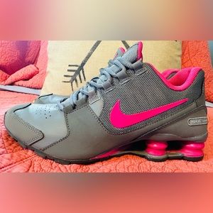 Womens Nike Shox Size : 6 (new Condition)